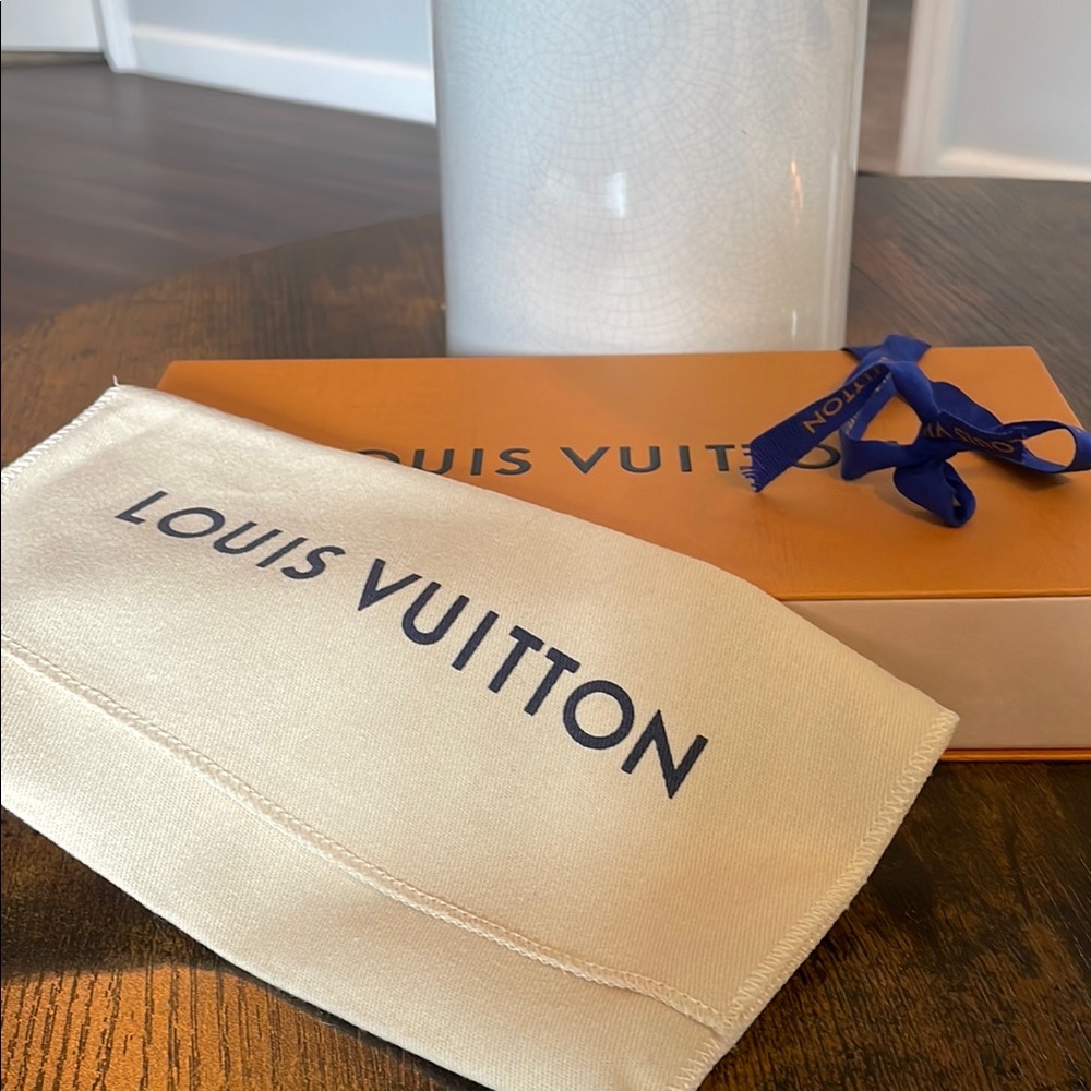 Louis Vuitton LIMITED EDITION Pop Monogram Zippy Wallet!! - Picture 15 of 15
